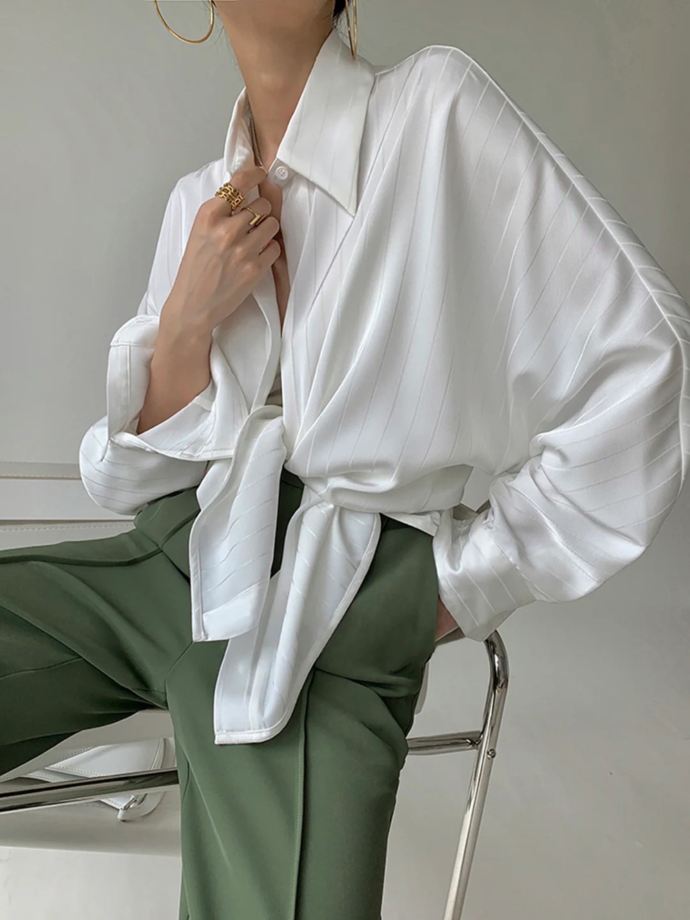 COMMENSE Charlotte Oversized Button Up Collared Shirt - size Small